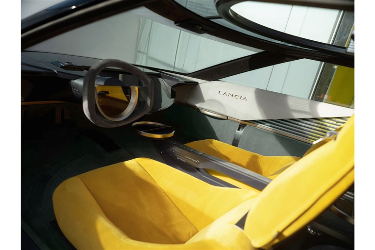 活気を取り戻すイタリア車。名門「ランチア」の“懐かし系”ニューモデルたちは日本に入ってくるか？