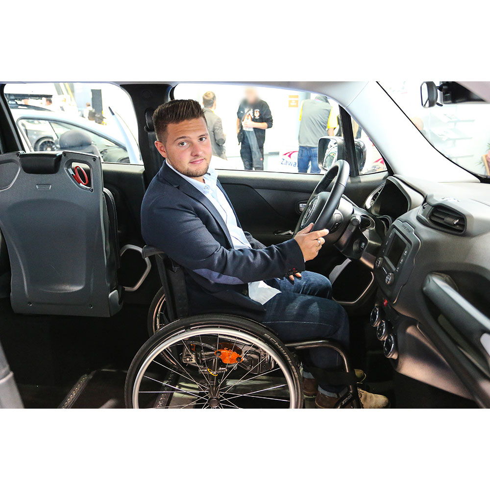 欧州最大の福祉機器展 Rehacare リハケア 18 で見つけた 車いすのまま乗り込んで運転できるコンパクトsuv Believe Japan 自動車情報サイト 新車 中古車 Carview