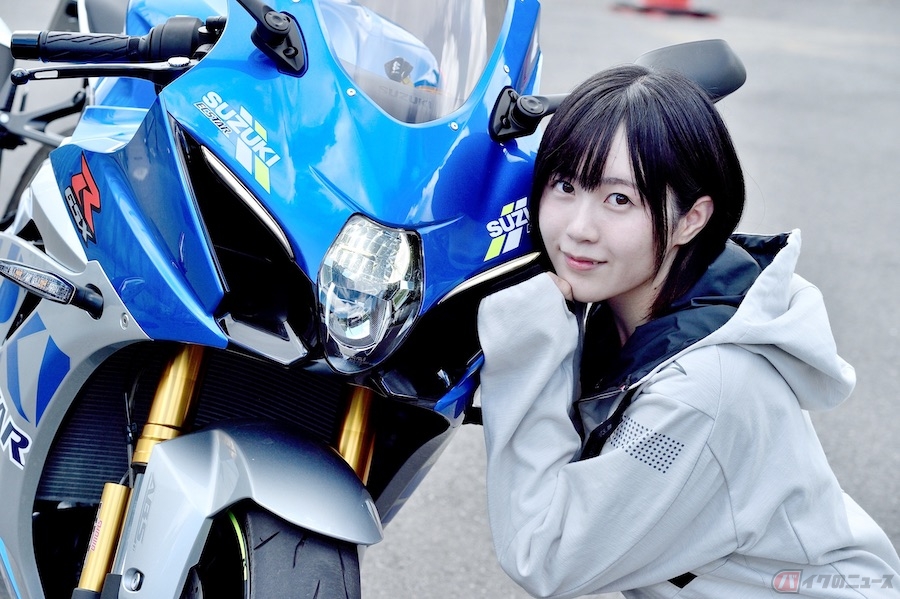 身長155cmバイク女子 夜道雪のチャレンジバイク道 スズキのスーパースポーツgsx R1000r Absの100周年記念カラーを初体験 第一印象 足つき編 バイクのニュース 自動車情報サイト 新車 中古車 Carview