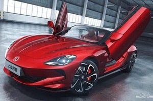 新型MGサイバースター　デザイン初公開　シザーズドア採用のEVスポーツカー、2024年発売へ