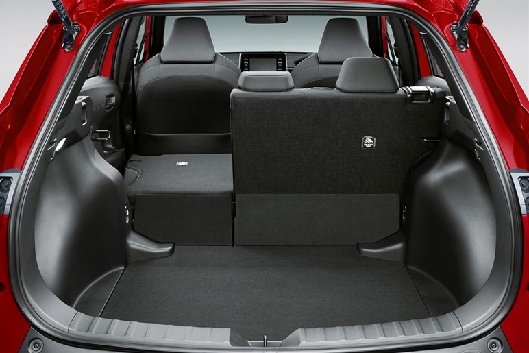 カロクロ、ヴェゼル、クロストレック。売れ筋「コンパクトSUV」のおトク＆良いモノ選ぶならどれ？