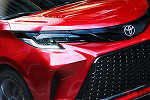 “エスティマ後継機”なトヨタ「“新”8人乗りミニバン」に反響多数！ 約620万円からでヘビーメタル新設定に「日本導入して」「欲しい」の声も！ 4WDもアリの米国「シエナ」が話題に