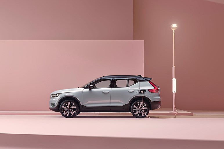 ボルボ、XC40のEVを欧州で発表。航続距離は400kmを超える