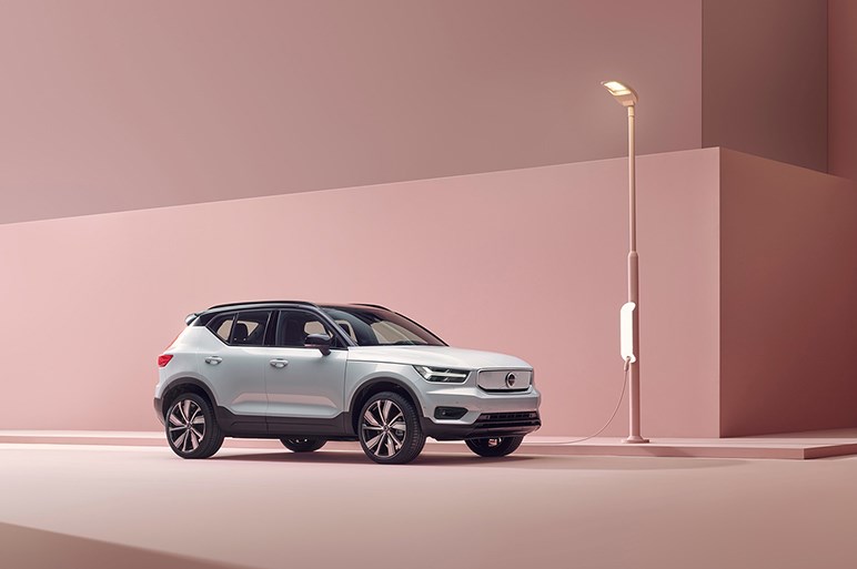 ボルボ、XC40のEVを欧州で発表。航続距離は400kmを超える