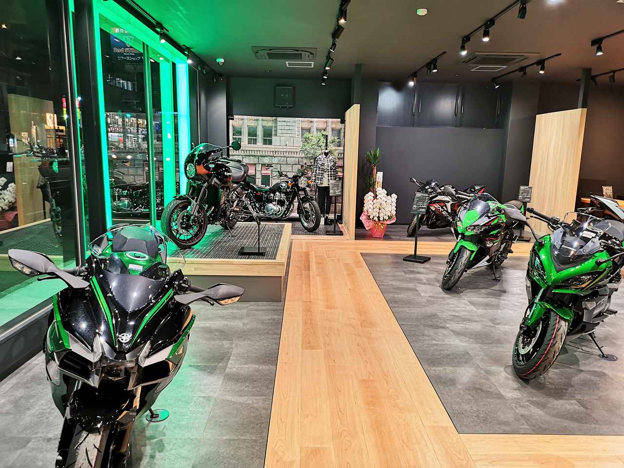 広島市西区にカワサキのバイク専門店 カワサキ プラザ広島 が2月18日オープン Webオートバイ 自動車情報サイト 新車 中古車 Carview