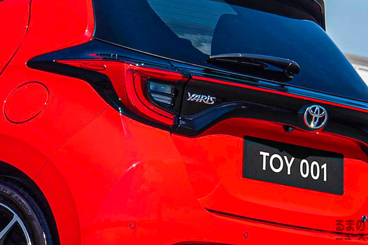 【オーストラリア】トヨタ新「コンパクトカー」発表！ 走安性向上＆冷房強化！ 斬新“大口顔”＆全長4m以下ボディがイイ「ヤリス」登場