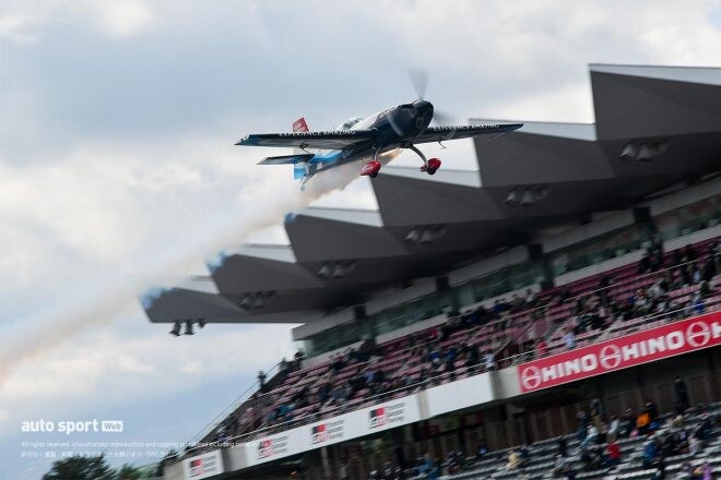 今年もスーパーGT第4戦富士に室屋義秀が飛来！『Yoshi MUROYA × LEXUS Air Racing Flight』開催