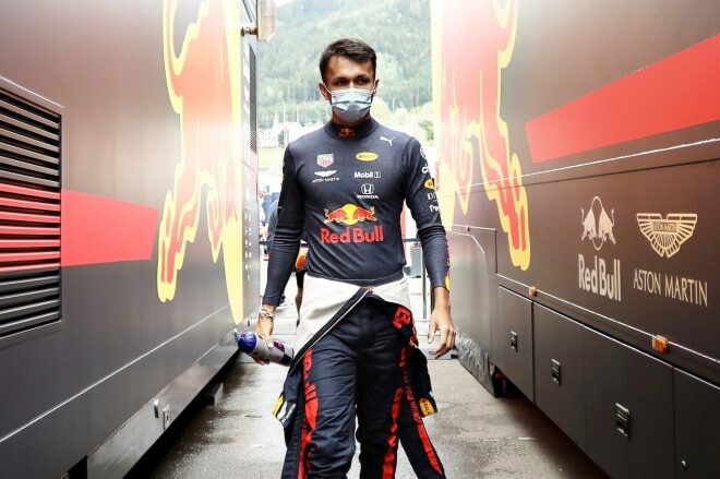 アルボン「車の感触はいい。タイム向上のため何をすべきかは分かっている」レッドブル・ホンダ F1オーストリアGP金曜