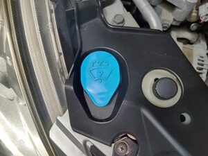 「ウォッシャー液」わざわざ買わず“水道水・洗剤で代用ってアリ？”実際どうなのか コスパとリスクを聞いてみた