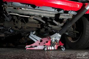 ガレージジャッキだって持ち運べる!? アルミ軽量品による新習慣