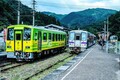 存廃に揺れるローカル線に六角精児バンドが降臨！ 入場権はクラファンで 芸備線の魅力伝える特別ライブ