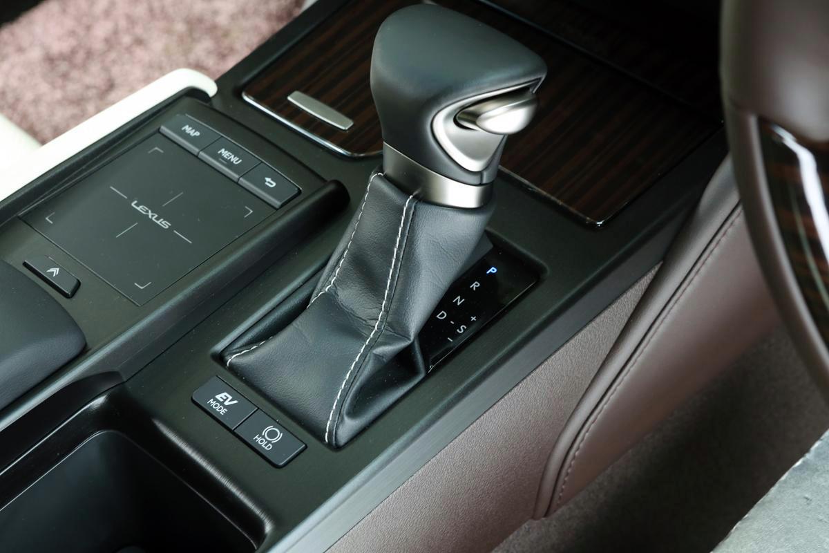 いまや軽自動車にも採用される パドルシフト 一緒に回る ステアリング側と 位置固定 のコラム側が混在するワケ Web Cartop 自動車情報サイト 新車 中古車 Carview