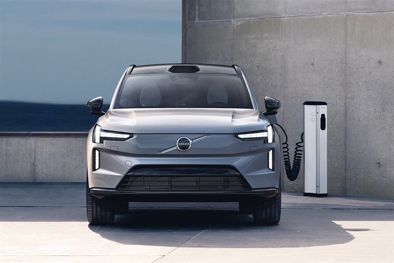 ボルボの頂点SUV「EX90」は0-100＝5秒、約1500の超クールなデザイナーズEV