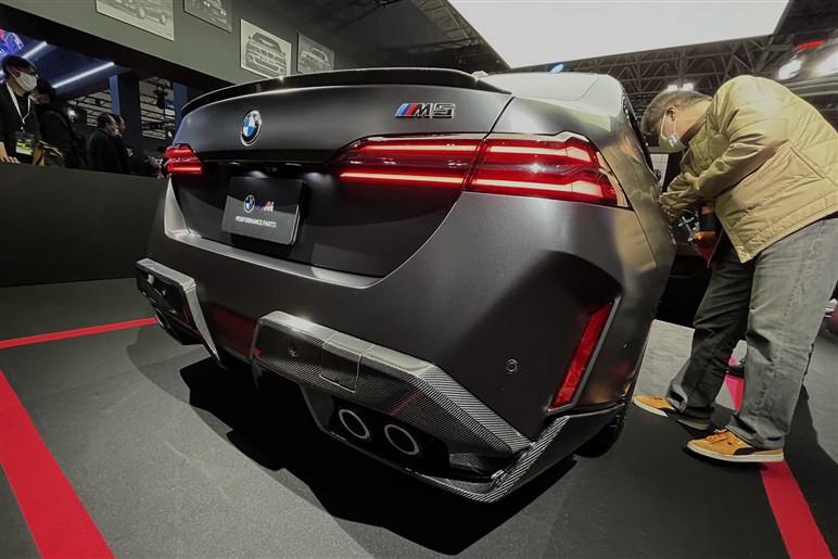 【見た目でヤラれそう】BMW「M5」の豪華パッケージ仕様はクルマ好きに刺さる“視覚のギミック”が別次元
