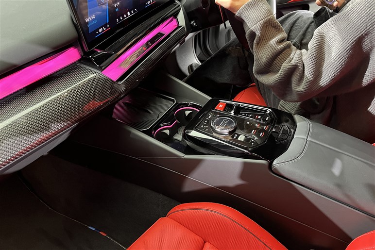 【見た目でヤラれそう】BMW「M5」の豪華パッケージ仕様はクルマ好きに刺さる“視覚のギミック”が別次元