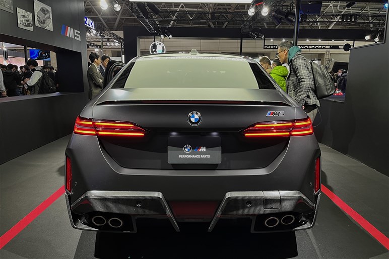 【見た目でヤラれそう】BMW「M5」の豪華パッケージ仕様はクルマ好きに刺さる“視覚のギミック”が別次元