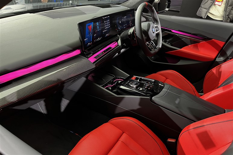 【見た目でヤラれそう】BMW「M5」の豪華パッケージ仕様はクルマ好きに刺さる“視覚のギミック”が別次元
