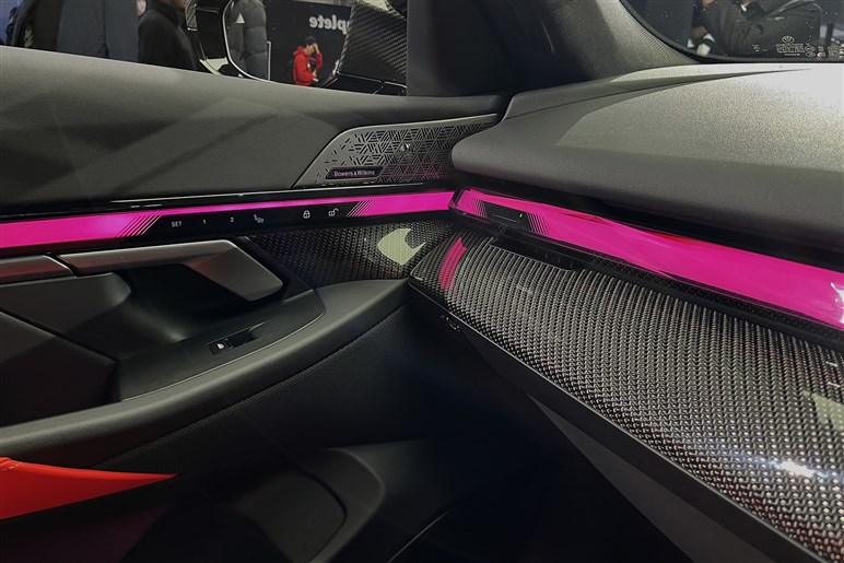 【見た目でヤラれそう】BMW「M5」の豪華パッケージ仕様はクルマ好きに刺さる“視覚のギミック”が別次元
