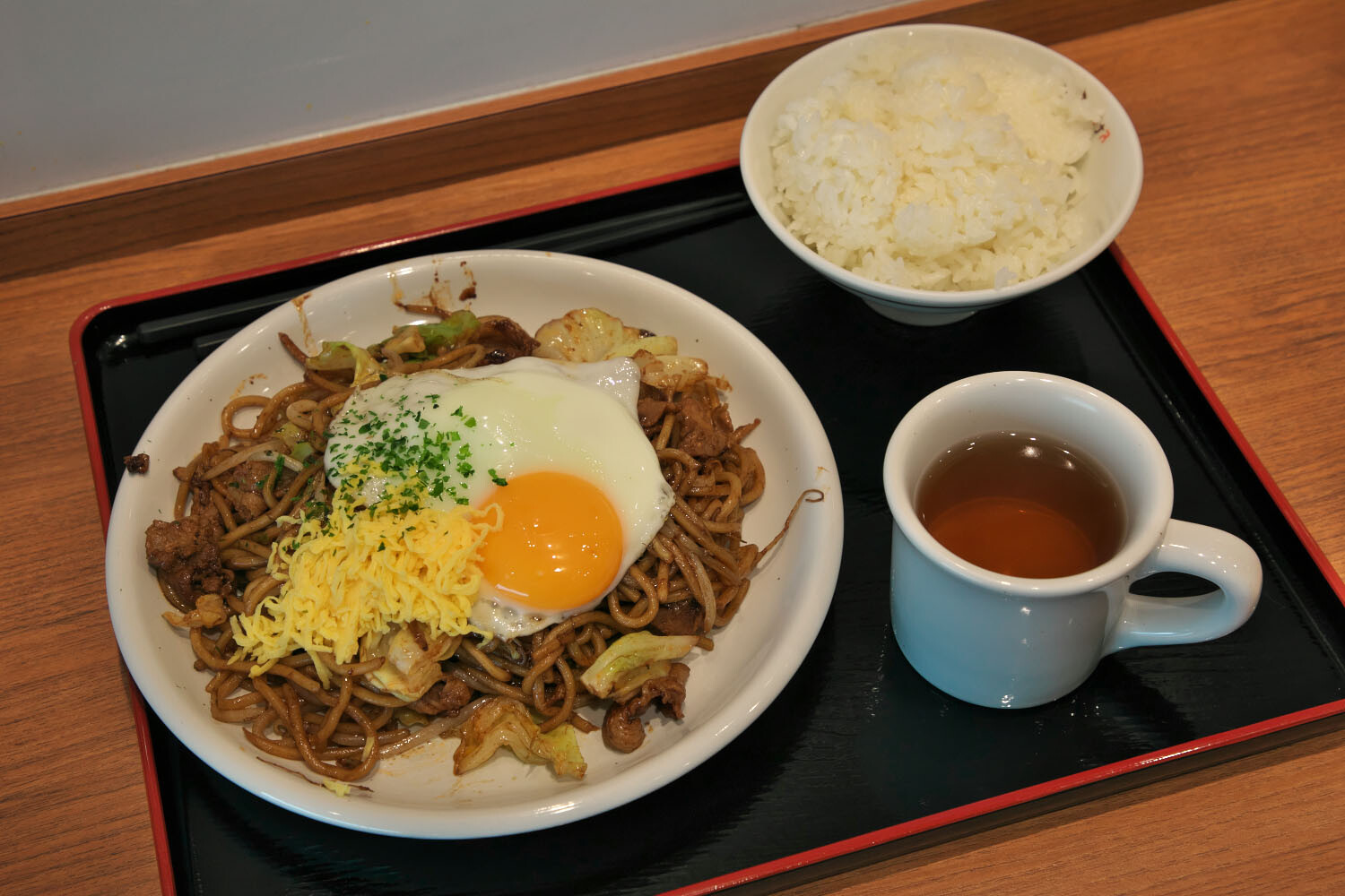 九州自動車道下り・玉名PA「モテナス」：もっちり麺とシャキシャキ野菜が絶妙な「玉名やきそば」がイチ推し【SPめし】