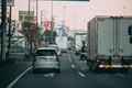 バスやトラックの後ろ、車間を空けすぎ？…実はそれが【正解】です。煽られても、絶対詰めないで