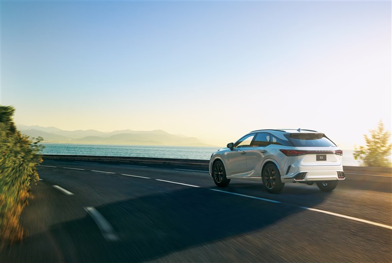 レクサス新型「RX」が発売。2.4LターボハイブリッドやPHEVを設定し価格は664から、納車は1月以降