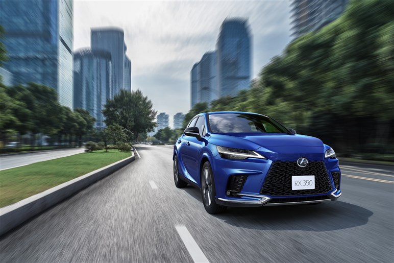 レクサス新型「RX」が発売。2.4LターボハイブリッドやPHEVを設定し価格は664から、納車は1月以降