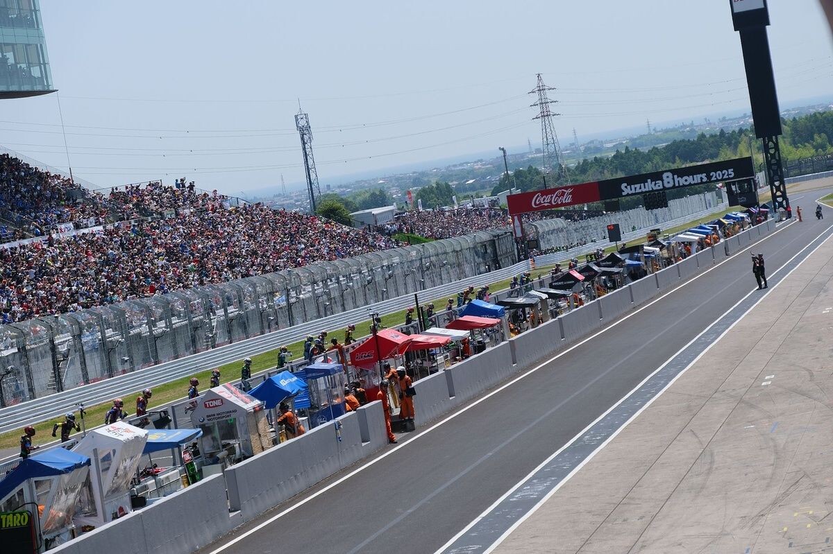 鈴鹿8耐がスタート！　ハルクプロの國井勇輝がホンダワークス抜いてレースリード｜鈴鹿8耐レーススタート