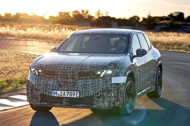 新型BMW「iX3」を初公開へ 航続900km＆超高速充電、最新AIで市街地走行も自動化
