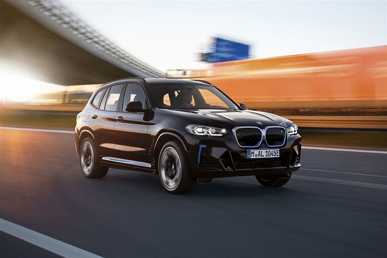 新型BMW「iX3」を初公開へ 航続900km＆超高速充電、最新AIで市街地走行も自動化