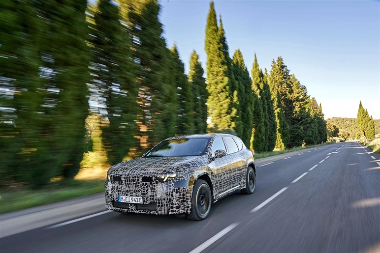 新型BMW「iX3」を初公開へ 航続900km＆超高速充電、最新AIで市街地走行も自動化