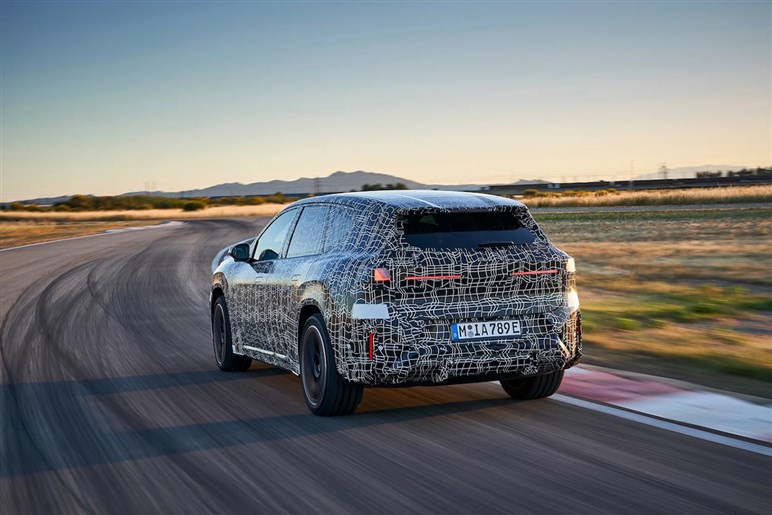 新型BMW「iX3」を初公開へ 航続900km＆超高速充電、最新AIで市街地走行も自動化