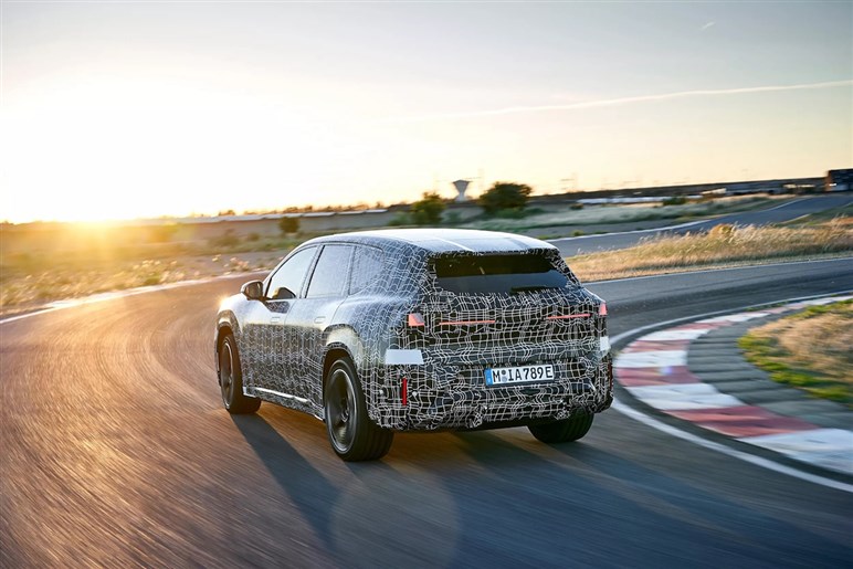 新型BMW「iX3」を初公開へ 航続900km＆超高速充電、最新AIで市街地走行も自動化