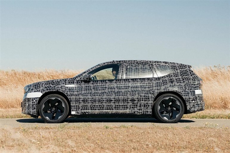 新型BMW「iX3」を初公開へ 航続900km＆超高速充電、最新AIで市街地走行も自動化