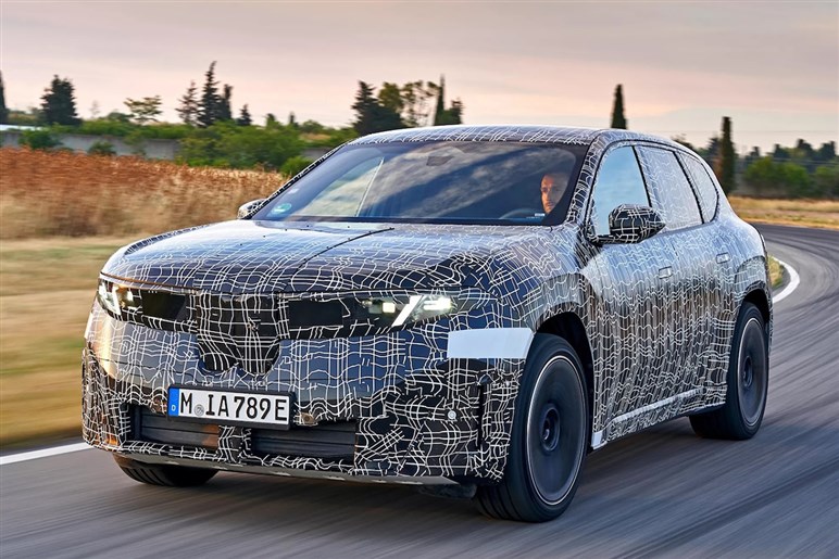 新型BMW「iX3」を初公開へ 航続900km＆超高速充電、最新AIで市街地走行も自動化