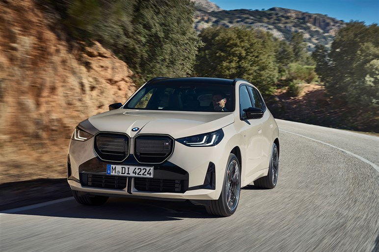 新型BMW「iX3」を初公開へ 航続900km＆超高速充電、最新AIで市街地走行も自動化