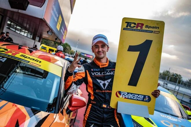 TCRスペイン最終戦はゲストのミケル・アズコナが貫禄の3連勝。マイク・ハルダーが初代王者に