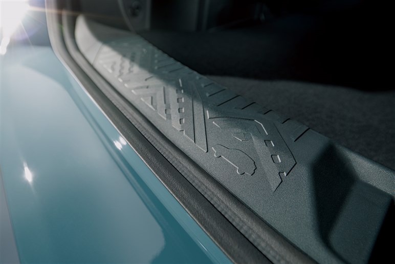 スバル、クロストレックの国内仕様を発表。全車マイルドハイブリッド化、FFモデルも登場、価格は約266から