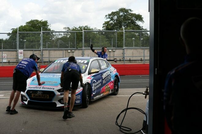 ドニントンのGPレイアウトで中間タイヤテスト実施。王者トム・イングラムが貫禄の首位／BTCC