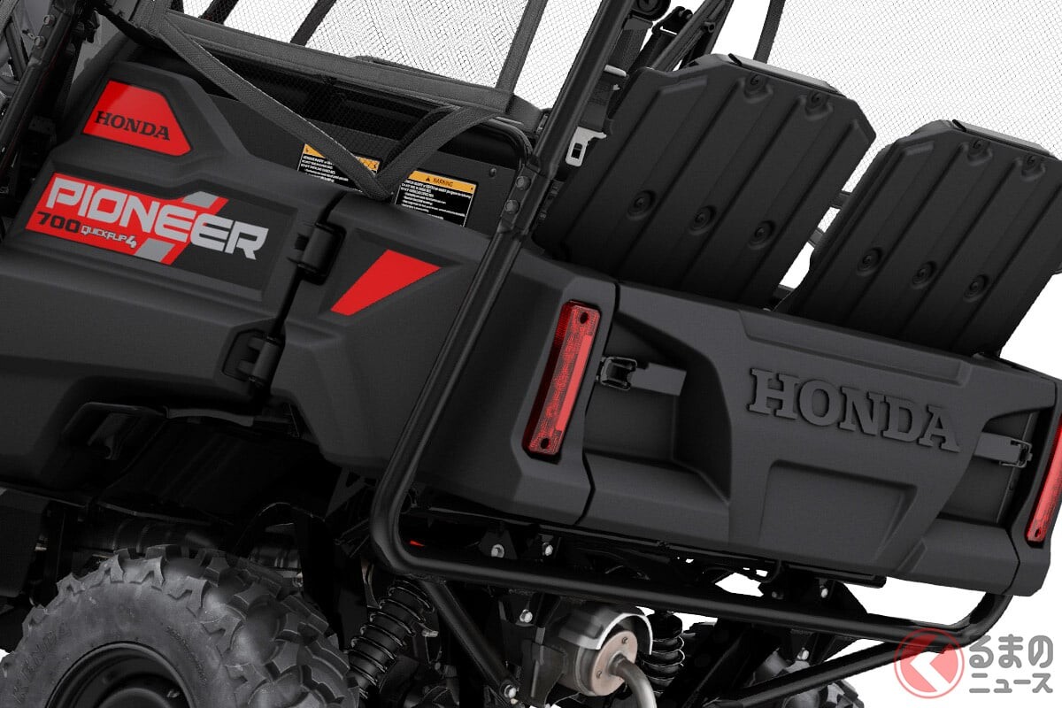 新車約190万円！ ホンダ「“新”本格オフロード車」発表！ 全長3m以下の小型ボディに675ccのパワフルエンジン搭載！ 「パイオニア 700」米国仕様は何が変わった？