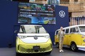 EVミニバンは誰が買うのか？　VWが明かした意外な「ID.Buzz」の購入者像