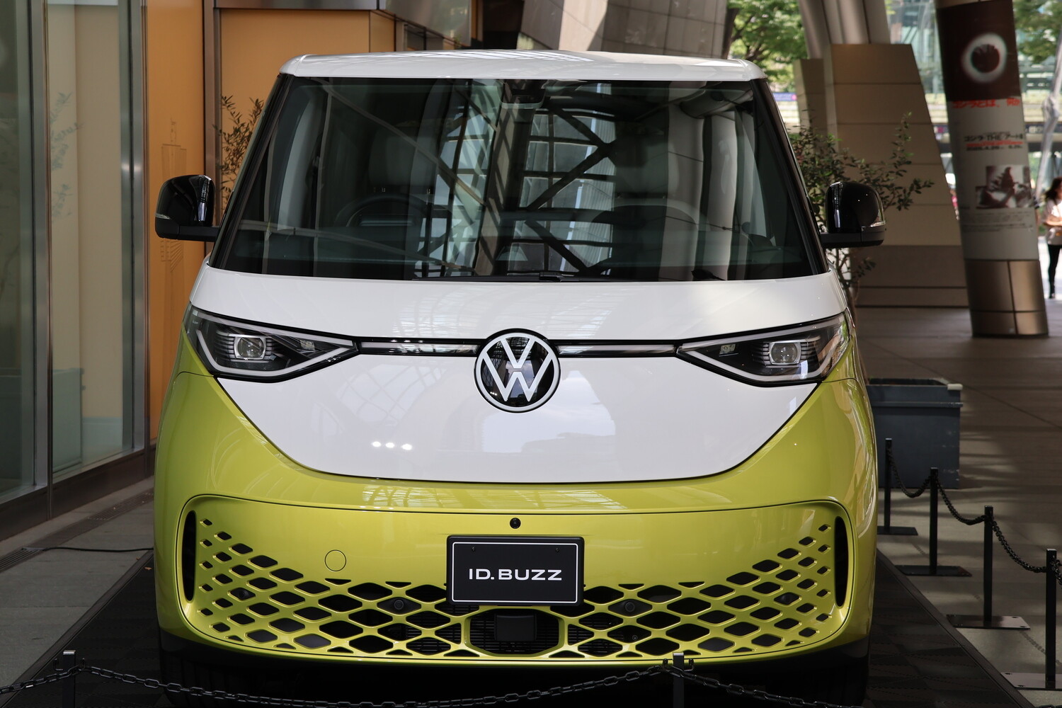 EVミニバンは誰が買うのか？　VWが明かした意外な「ID.Buzz」の購入者像