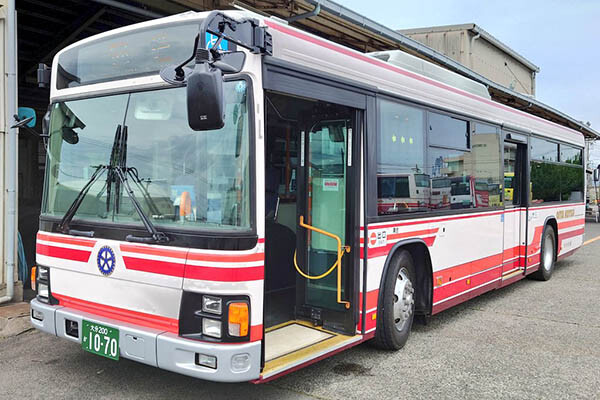 「凄すぎます!!」 ベテランバス運転士の”スゴ技”が話題に これぞ「究極の車両感覚」…「やってみたい」の声も 大分バス