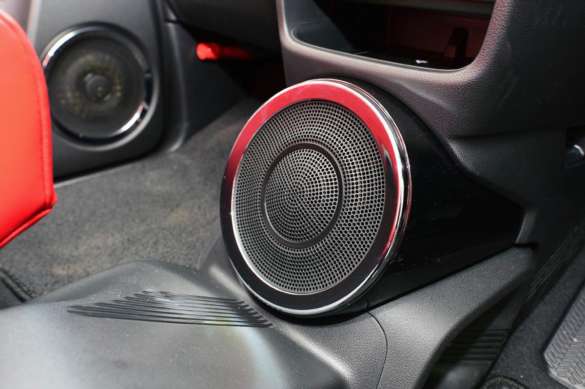 純正で62個のスピーカーが用意されたクルマも スピーカーは数が多いほどいい音で聴けるのか Web Cartop の写真 2ページ目 自動車情報サイト 新車 中古車 Carview