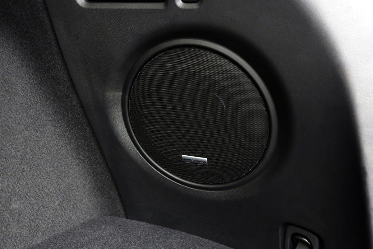 純正で62個のスピーカーが用意されたクルマも スピーカーは数が多いほどいい音で聴けるのか Web Cartop 自動車情報サイト 新車 中古車 Carview
