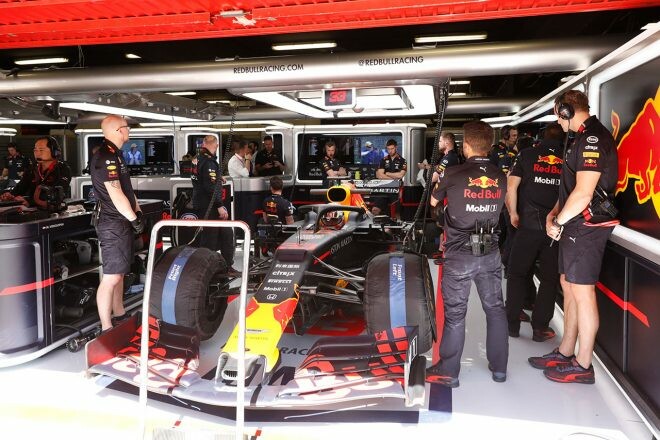 F1スペインGPの舞台、カタロニア・サーキットで改修工事。ガレージの照明設備などを刷新