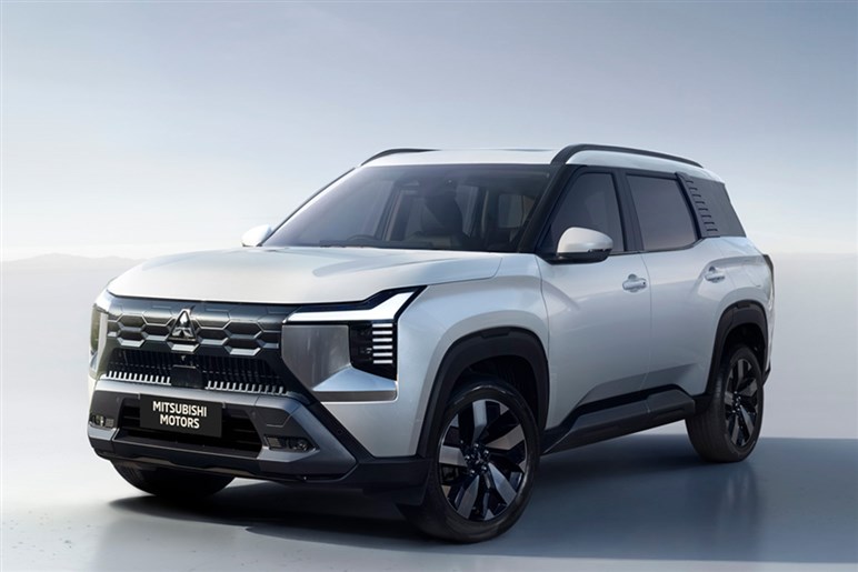 【日本にも欲しい】三菱が新型7人乗りSUV「デスティネーター」発表。内外装に「パジェロ」をオマージュしたデザインを採用