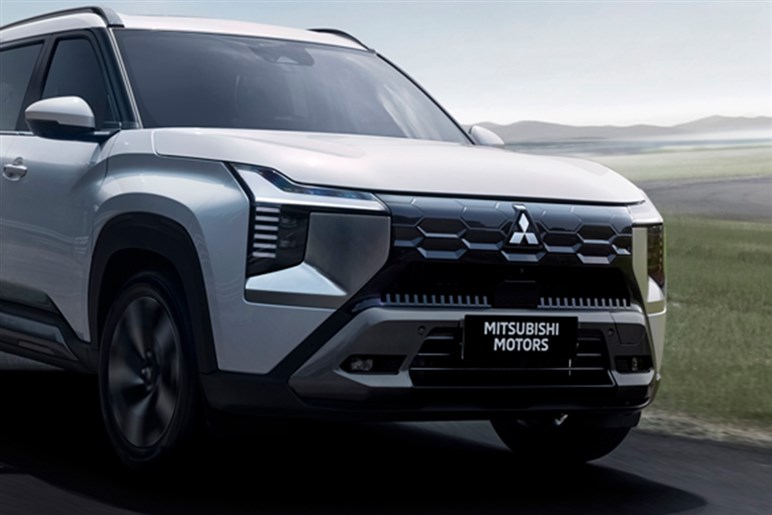 【日本にも欲しい】三菱が新型7人乗りSUV「デスティネーター」発表。内外装に「パジェロ」をオマージュしたデザインを採用