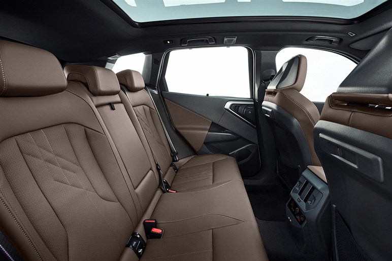 ACシュニッツァーが新型X3を“大人カスタム”。欧州流「上質で攻めた」仕上がりに注目
