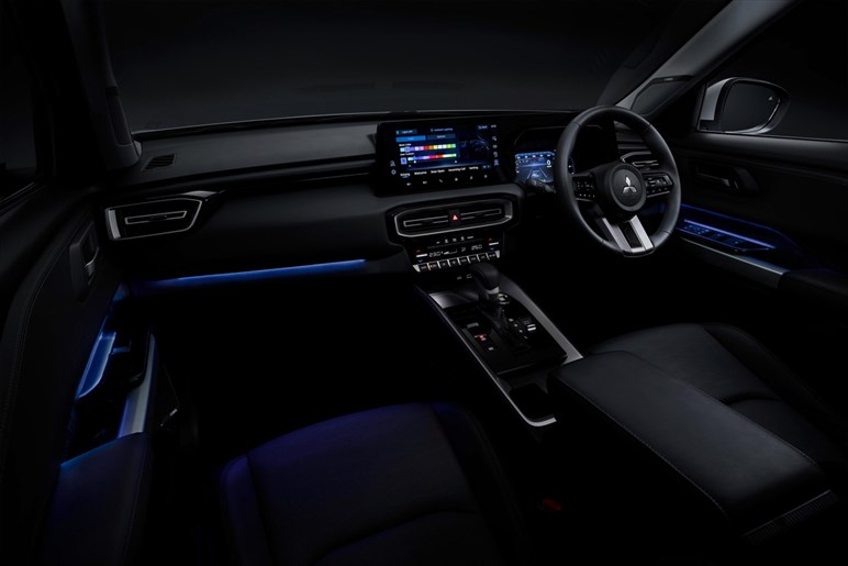 【日本にも欲しい】三菱が新型7人乗りSUV「デスティネーター」発表。内外装に「パジェロ」をオマージュしたデザインを採用