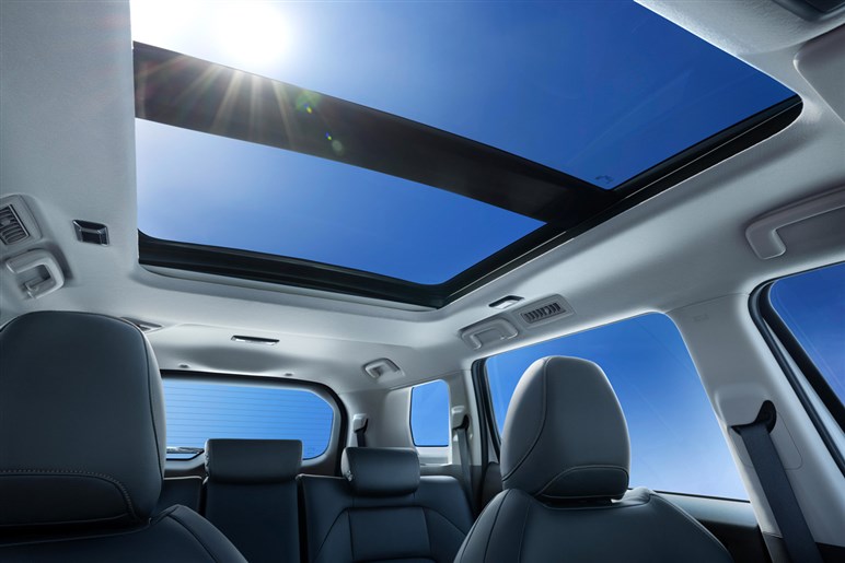 【日本にも欲しい】三菱が新型7人乗りSUV「デスティネーター」発表。内外装に「パジェロ」をオマージュしたデザインを採用